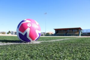 Todo listo para la transmisión del partido “más austral de la historia” por TNT SPORTS