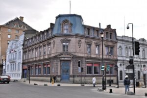 Banco Santander de Punta Arenas presentó querella por el hurto de cinco talonarios de cheques