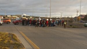 Asistentes de la educación cortaron la ruta de entrada a Punta Arenas