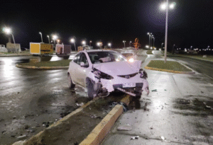 Colisión de madrugada dejó dos lesionados y carros destruidos