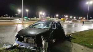 Dos personas lesionadas dejó colisión de madrugada en Costanera del Estrecho