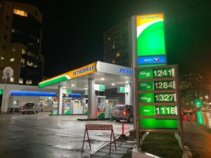 Gasolinas bajaron ayer hasta $27 el litro en Punta Arenas