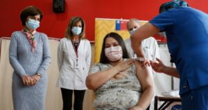 Enfermera e importancia de vacunación de influenza en embarazadas: “La protege a ella y a su futuro hijo”