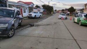Conductor chocó vehículo estacionado y se dio a la fuga