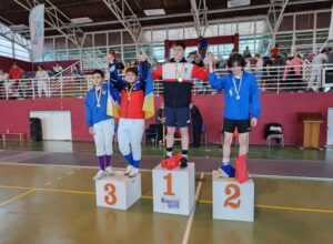Joven magallánico Vicente Ruiz consiguió medalla de bronce en el Nacional de Esgrima