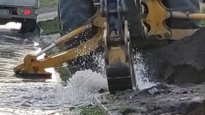 Rotura de matriz deja sin agua a vecinos en Punta Arenas