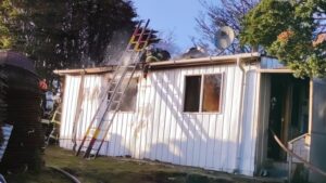 Casa de material ligero quedó con daños totales producto de un incendio