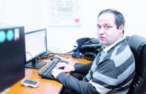 Periodista de Pingüino Multimedia recibe distinción nacional