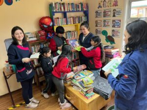 ENAP viaja hasta Seno Obstrucción para llevar textos infantiles a la escuela local