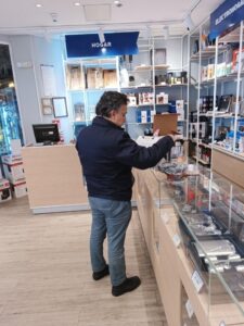 Formulan cargos a dos locales de Punta Arenas que vendían productos eléctricos sin certificación