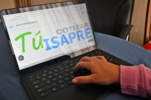 Exsuperintendente de Salud apunta a gobiernos de Bachelet y Piñera por no reformar tabla de factores