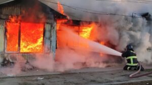 Momentos de angustia provocó ayer un feroz incendio en Barrio 18 de Septiembre
