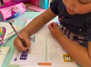 Conoce cómo se está reinventando la forma de aprender caligrafía en niños y niñas