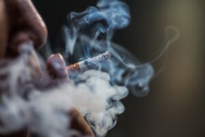 Día Mundial Sin Tabaco: ¿su consumo puede aumentar la probabilidad de tener una enfermedad reumática?