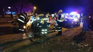 Carrera clandestina causó triple colisión: hubo lesionados y fuga de conductores