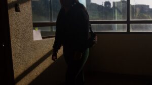 Formalizan a adulto mayor por atacar sexualmente a joven asesora de hogar