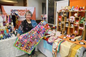 Emprendedoras del Fosis acceden a espacios de comercialización en el Mall