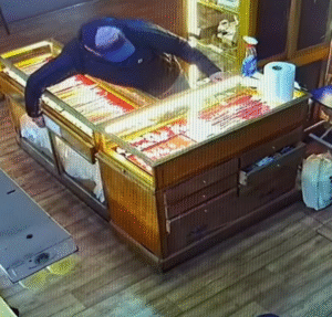 A la cárcel sujeto que robó cadenas de plata en relojería y joyería Suiza