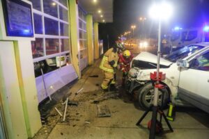 Vehículo impactó cuartel de la Octava Compañía de Bomberos