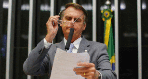 Acusado de abuso de poder y malversación: prohíben a Jair Bolsonaro postularse a la presidencia