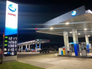 Combustibles caen a valores similares de junio de 2022