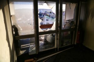 Vecinos de edificio incendiado en Avenida Bulnes buscan más seguridad para el inmueble