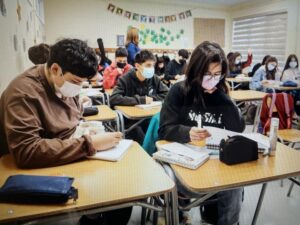 Comenzó el uso obligatorio de mascarillas en establecimientos educacionales de Chile