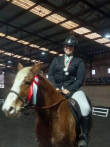 La magallánica Sofía Srdánovic obtuvo el segundo lugar en Torneo Zonal Sur de Equitación