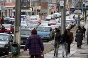 Detienen a hombre que gritaba y golpeaba cortinas metálicas en Errázuriz