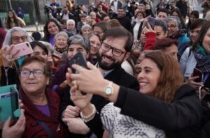 Bono Invierno 2023: presidente Boric firma proyecto de ley para un aporte extraordinario