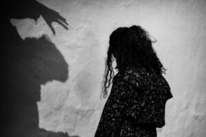Acusan que adulto golpeó reiteradamente a adolescente vulnerada