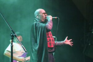 Dos generaciones se unieron anoche con la música de Chancho en Piedra