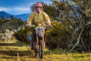 Con 13 años Florencia Ampuero es la gran promesa de las motos en Magallanes: “Me apoyan por ser mujer, pero por sobre todas las cosas por se