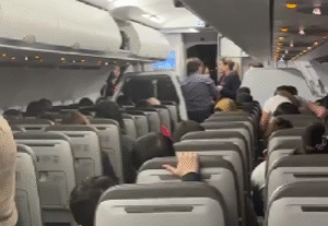 Más de cinco horas de espera adentro de un avión reclaman pasajeros en aeropuerto de Punta Arenas