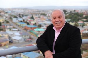 Duras y transversales críticas a millonario pago del gobierno a fundación de militante del Frente Amplio