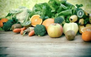 ¿Cómo prevenir los resfríos y enfermedades en invierno?: Conoce los alimentos que refuerzan el sistema inmune