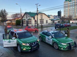 Tres carabineros lesionados dejó accidente de tránsito en pleno centro de Punta Arenas
