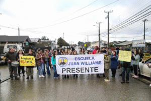 Docentes y paradocentes se manifestaron a la espera del pago por lo adeudado por Cormupa