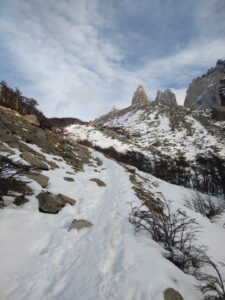 Entregan recomendaciones para circular por sendero Base Torres