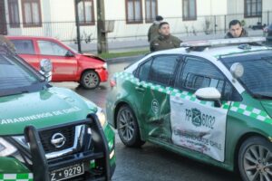 Mantenía orden de detención vigente y colisionó a patrulla de Carabineros