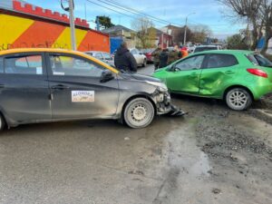 Cinco autos resultaron con daños tras colisión en el sector sur de Punta Arenas