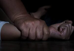 Cinco años y un día de cárcel para sujeto que violó a joven de 19 años en un “after”