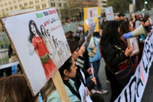 Policía moral de Irán reanudará vigilancia de las mujeres en las calles