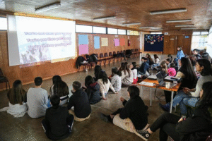 De manera lúdica escolares aprenden y refuerzan hablar inglés