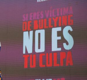 Grave bullying: joven termina con lápiz clavado en entrepierna tras broma de compañero