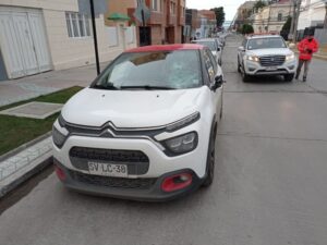 Vehículo transitando contra el tránsito causó estragos ayer en la mañana