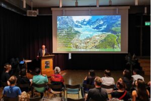 Representantes del pueblo Kawésqar se presentaron en encuentro internacional