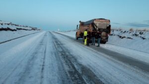 Vialidad garantiza stock de sal ante congelamiento de rutas en la región