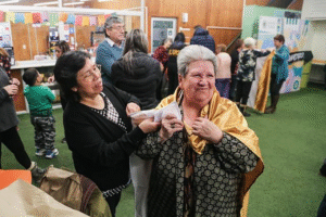 Adultos mayores se preparan para el Carnaval de Invierno