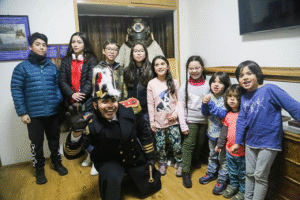 Dramatización de la toma de posesión de John Williams cautivó a niños y padres